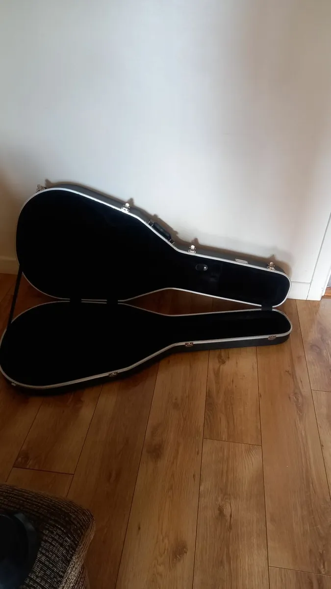 Guitar case - Image 2