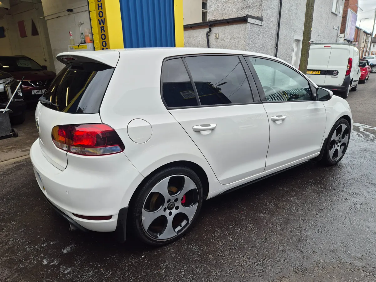 Volkswagen Golf 2009 - Image 2