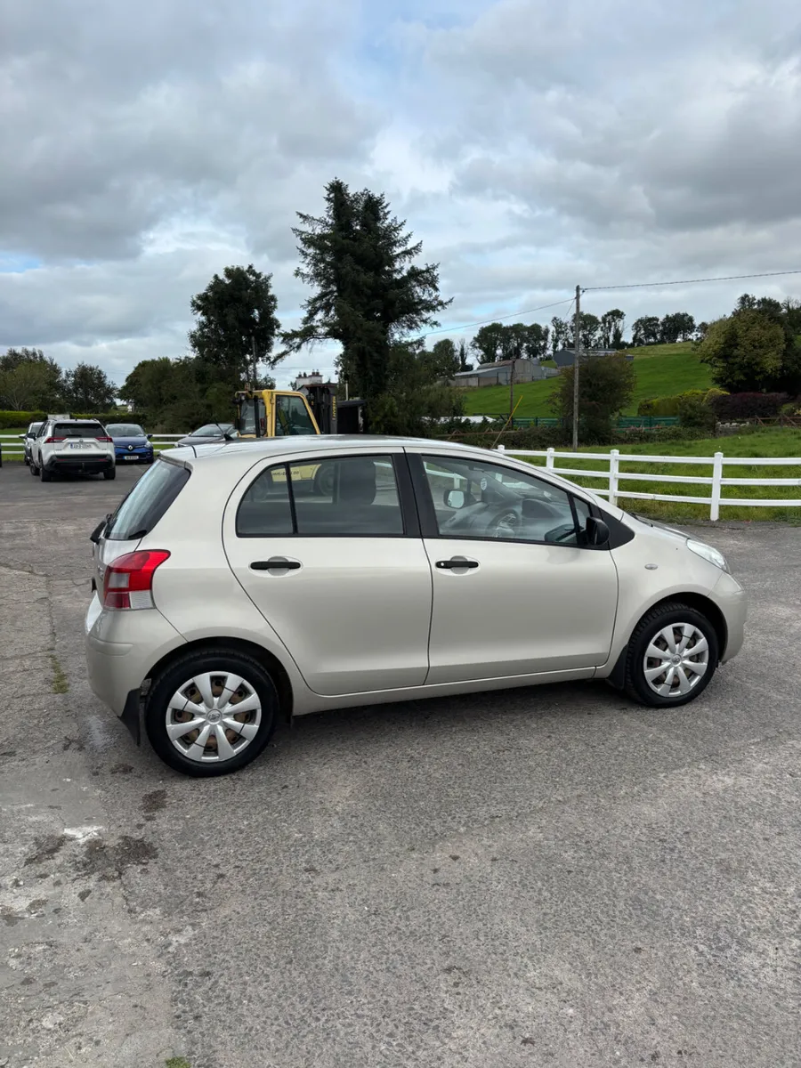 Toyota Yaris 2010 - Image 4