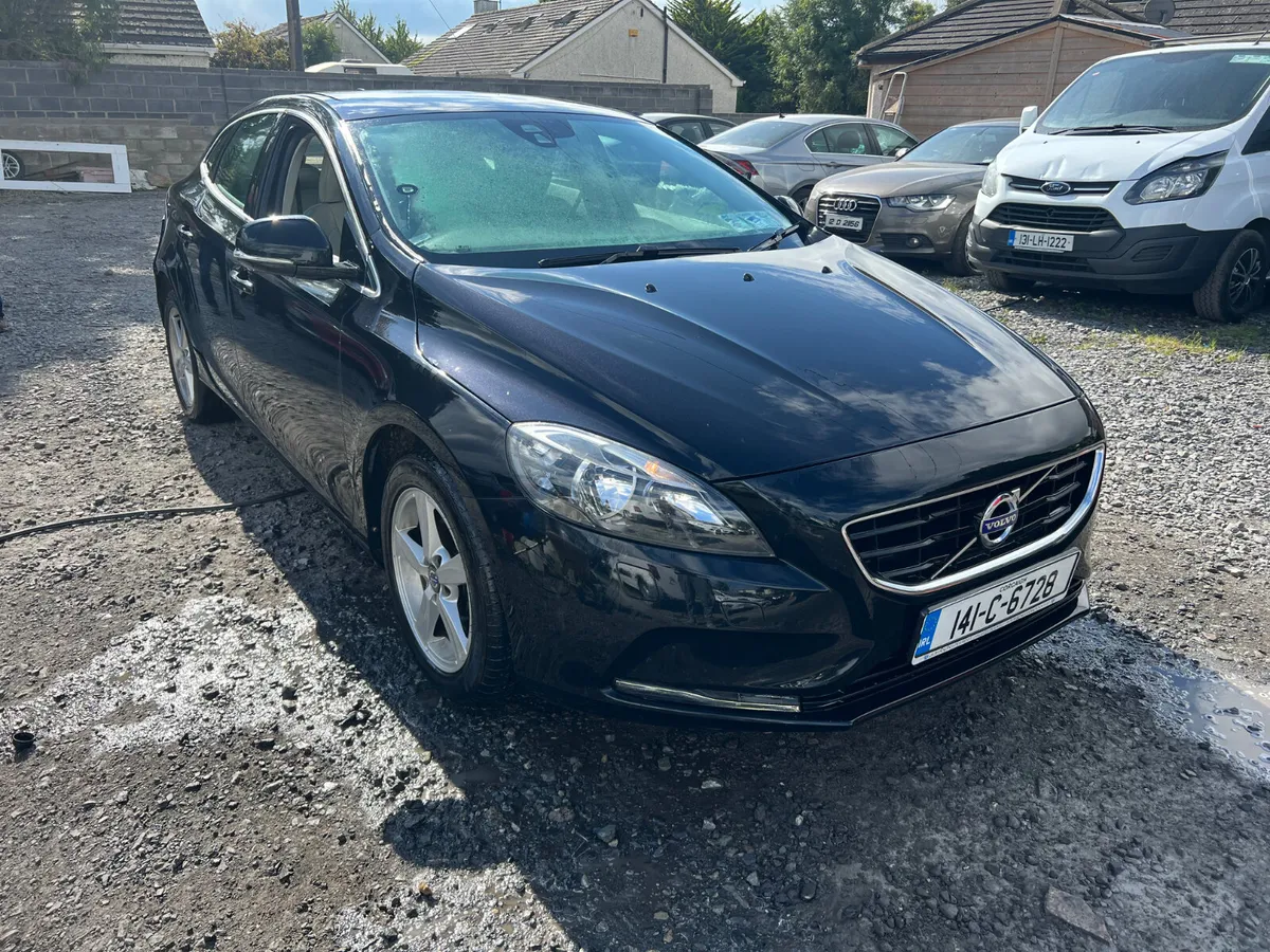 2014 Volvo V40 1.6 Diesel Driving - Image 1