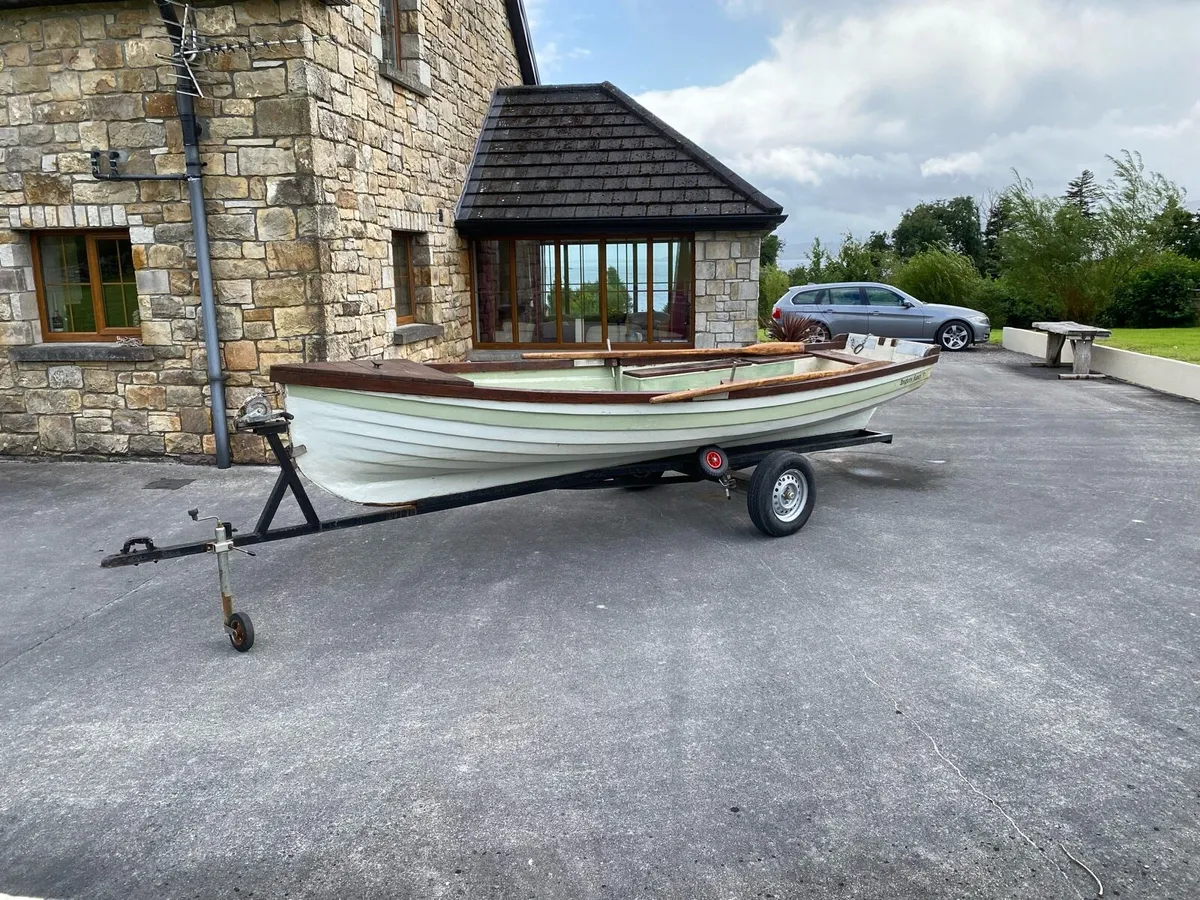 17ft Fishing Lake Boat - Image 1