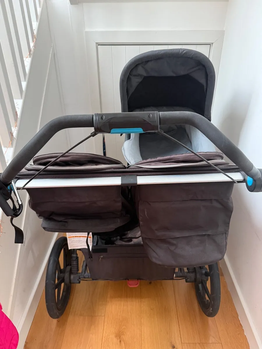Thule urban glide 2 double buggy with newborn - Image 1