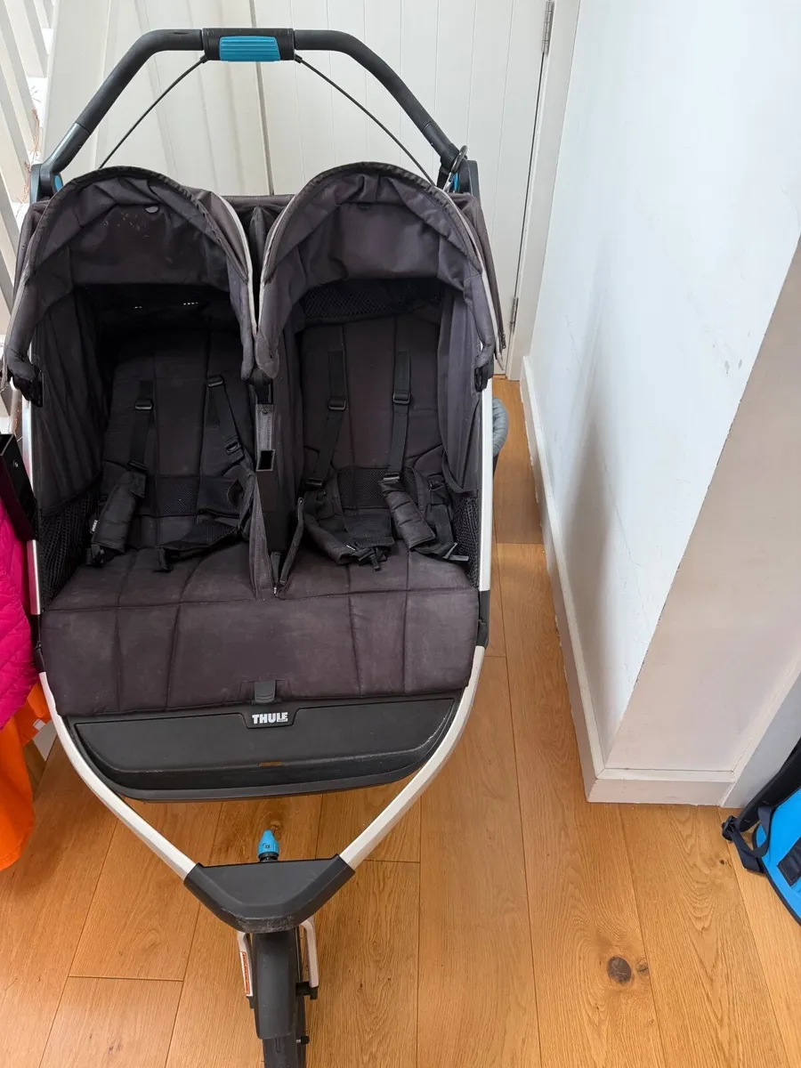 Thule urban glide 2 double buggy with newborn - Image 4