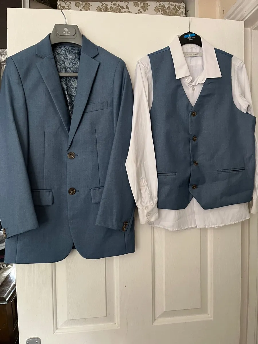 Boys suit - Image 1