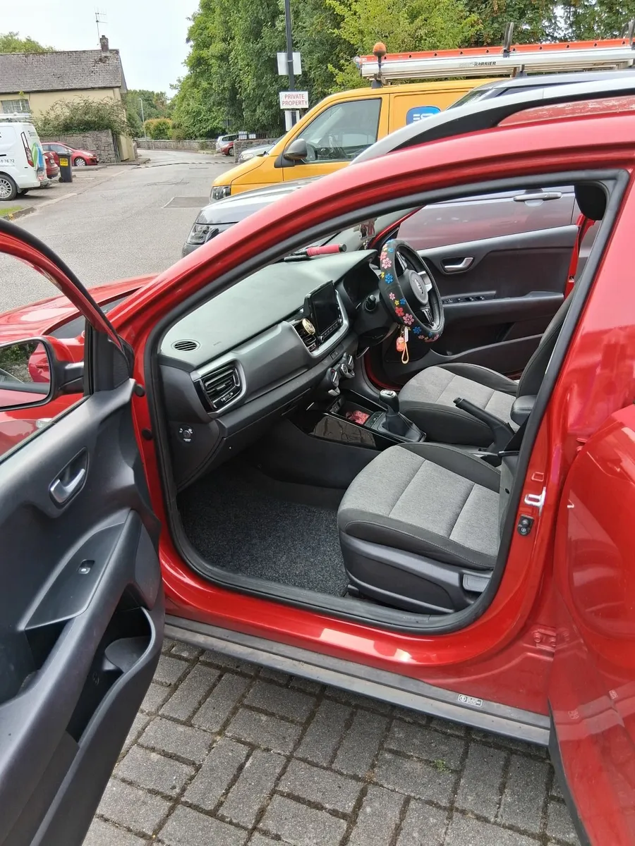 Kia Stonic 2021 - Image 2