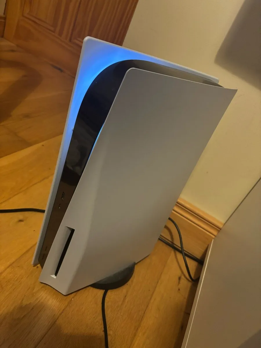 PlayStation 5 and 2 remotes - Image 1