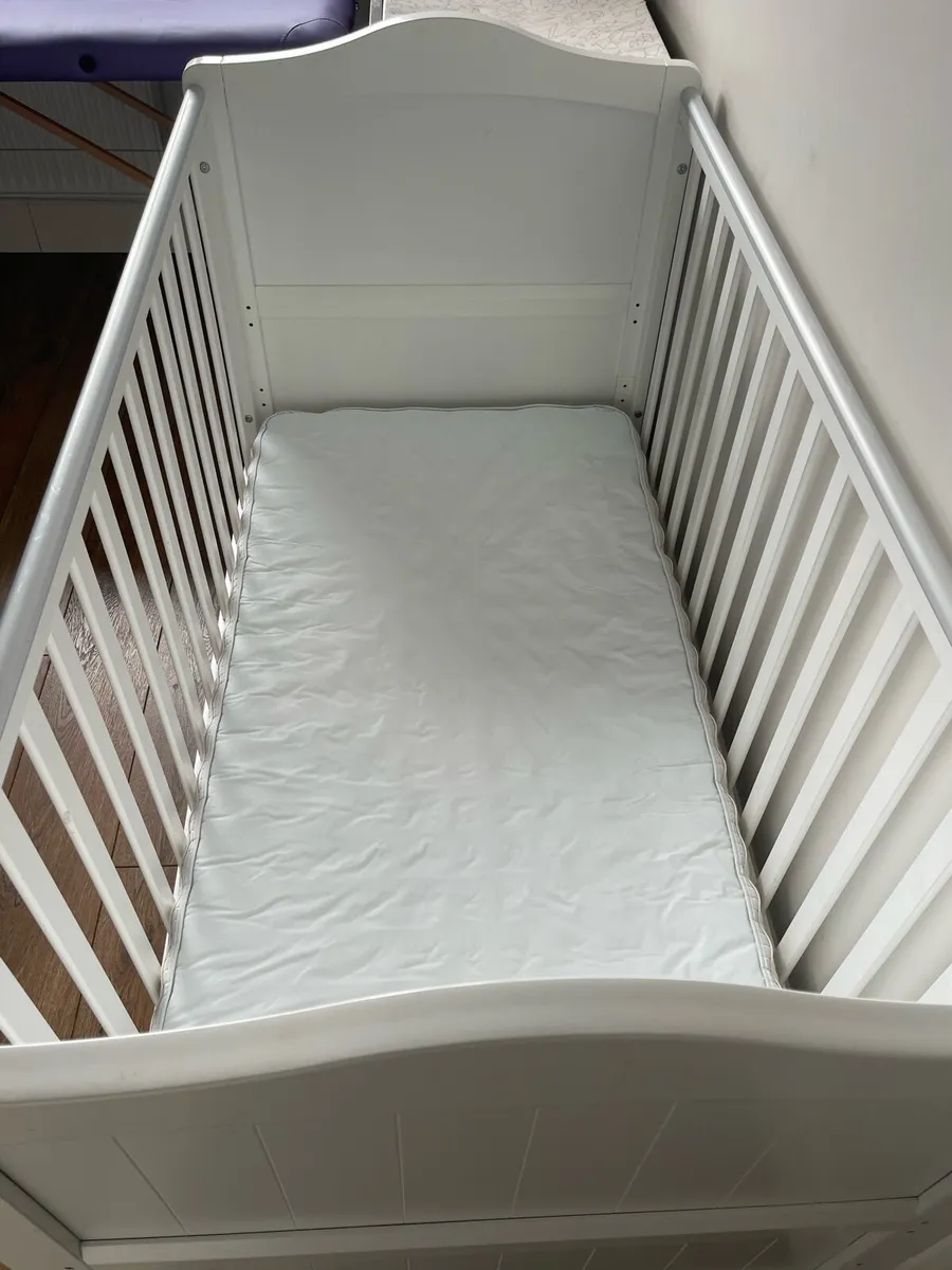 Nested Sorrento Cot Bed White - Image 3