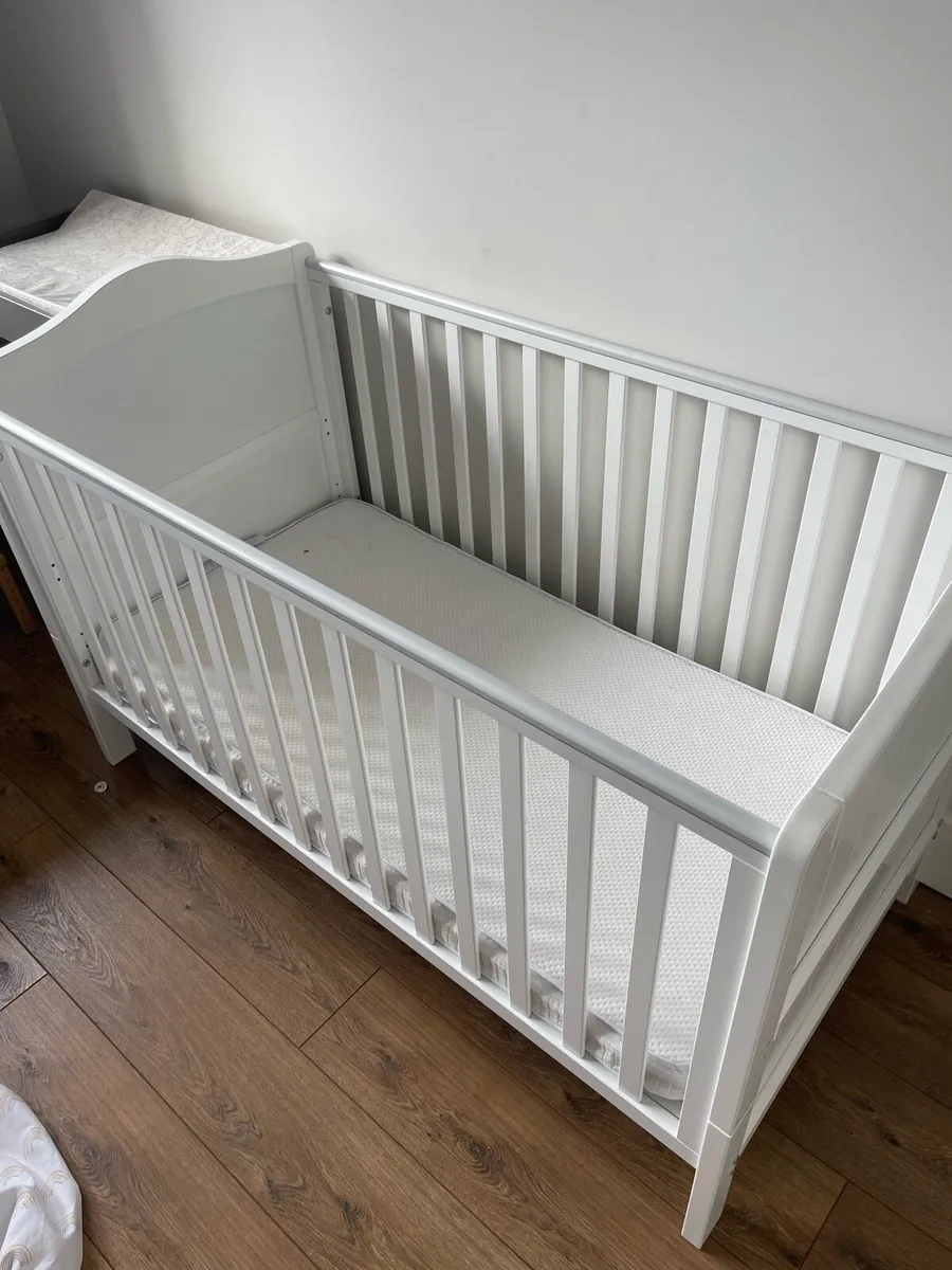 Nested Sorrento Cot Bed White - Image 1