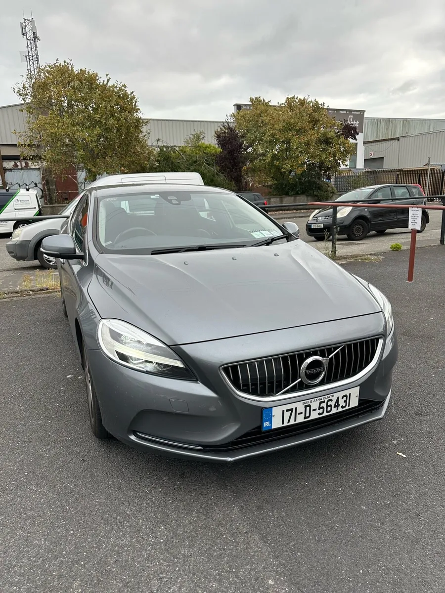 Volvo v40 - Image 1