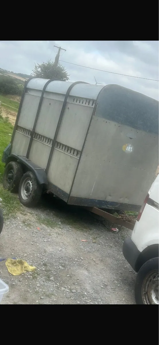 Cattle box - Image 1
