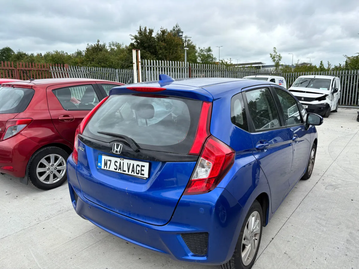 16 Jazz 1.3 Petrol Auto Starts and drives - Image 3