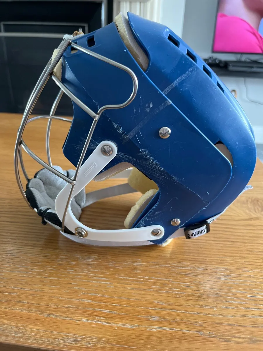 Cooper SK100 hurling helmet - Image 2