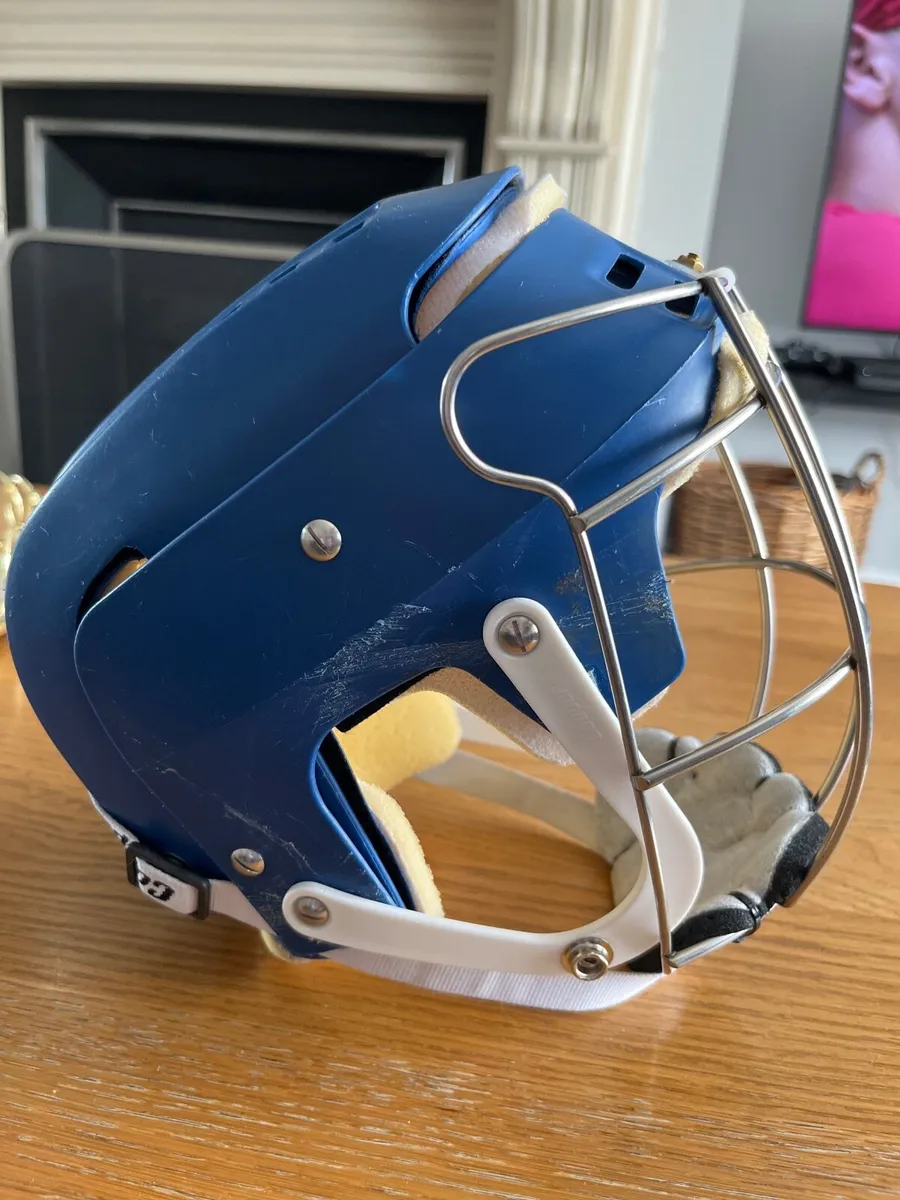 Cooper SK100 hurling helmet - Image 4