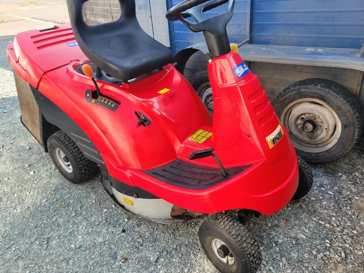 Honda lawnmower 11hp - Image 1