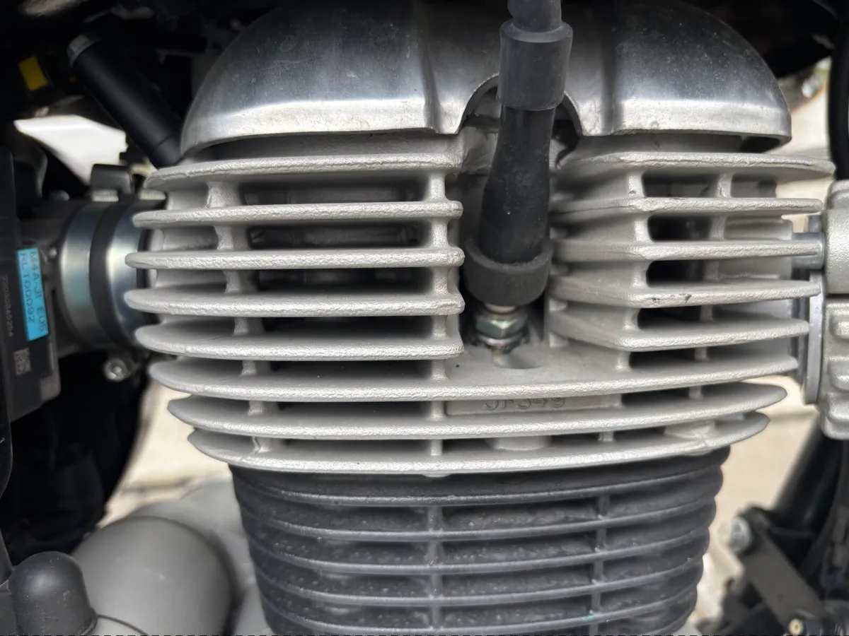 ROYAL ENFIELD Classic 350 2024 - Image 2