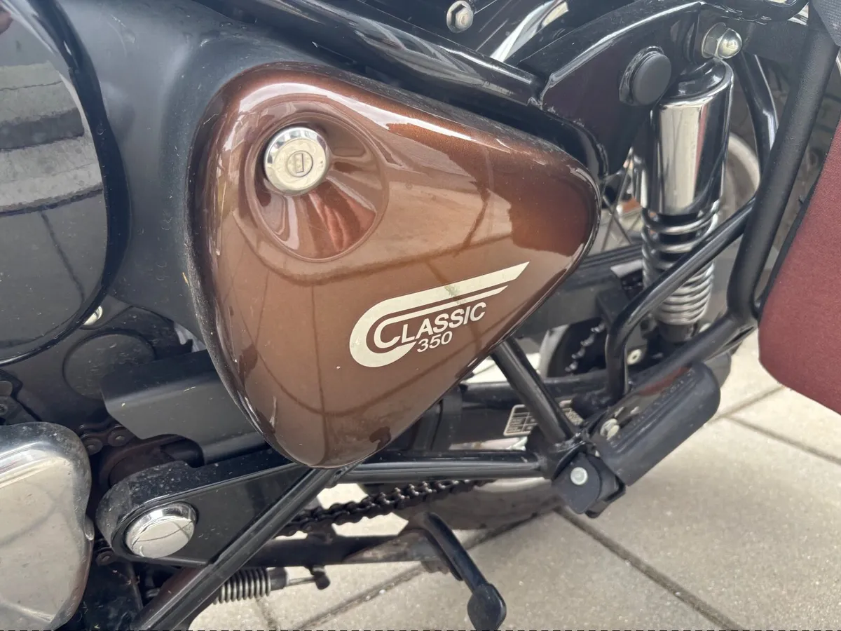 ROYAL ENFIELD Classic 350 2024 - Image 3