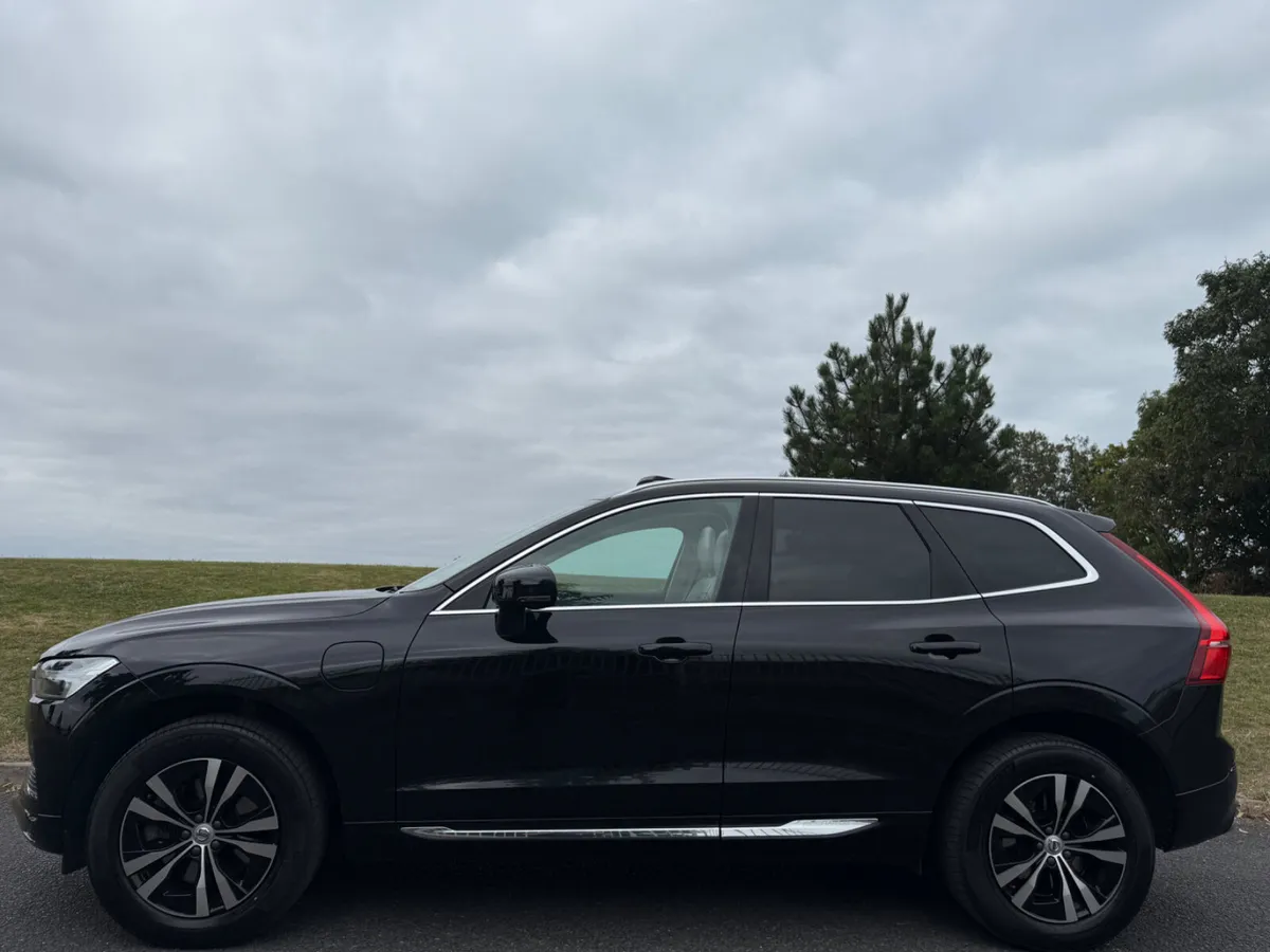 Volvo XC60T6 PHEV INSCRIPTION EXP OPENING PAN ROOF - Image 4