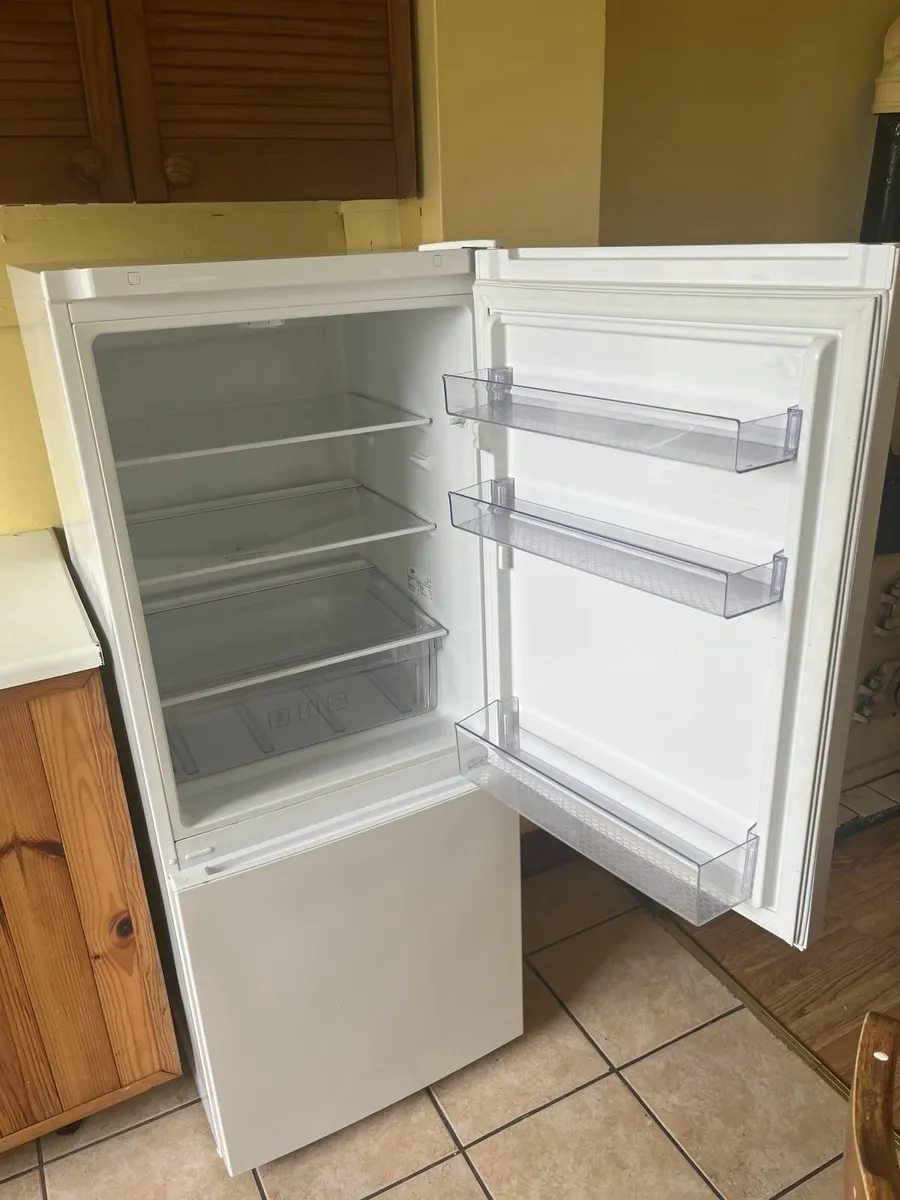 Beko fridge freezer - Image 2