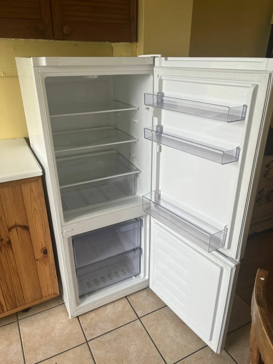 Beko fridge freezer - Image 3