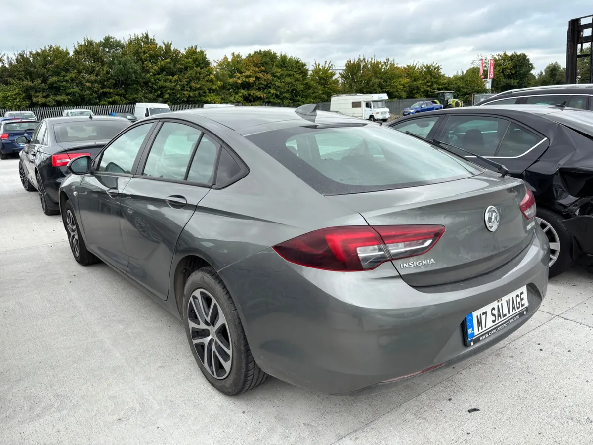 18 Insignia 1.6 Diesel Ecotec Manual Drives 110km - Image 4