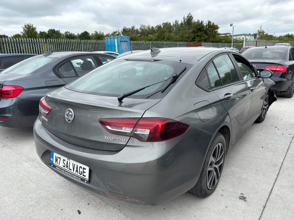 18 Insignia 1.6 Diesel Ecotec Manual Drives 110km - Image 3