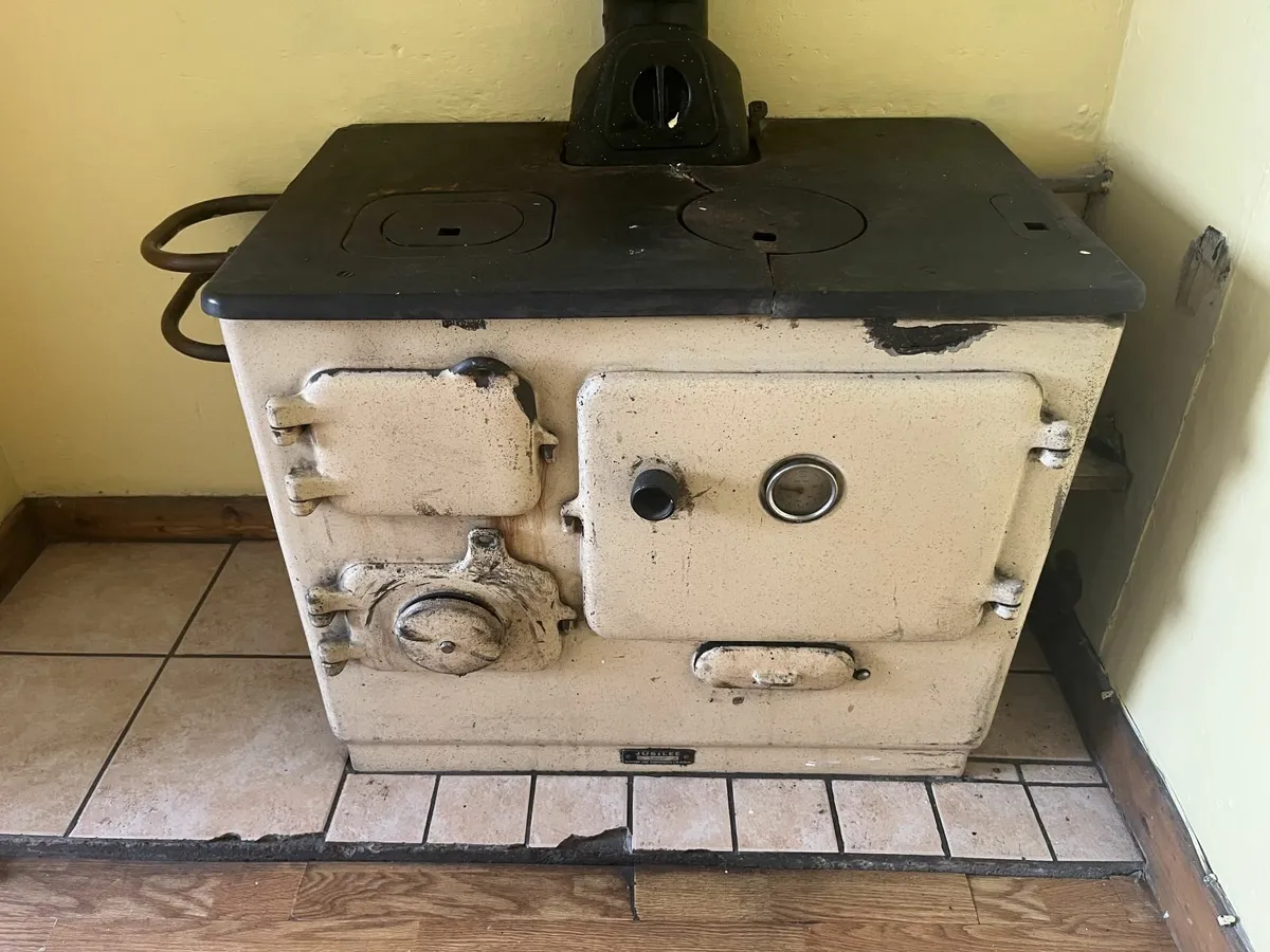 Solid fuel stove with boiler - Image 2