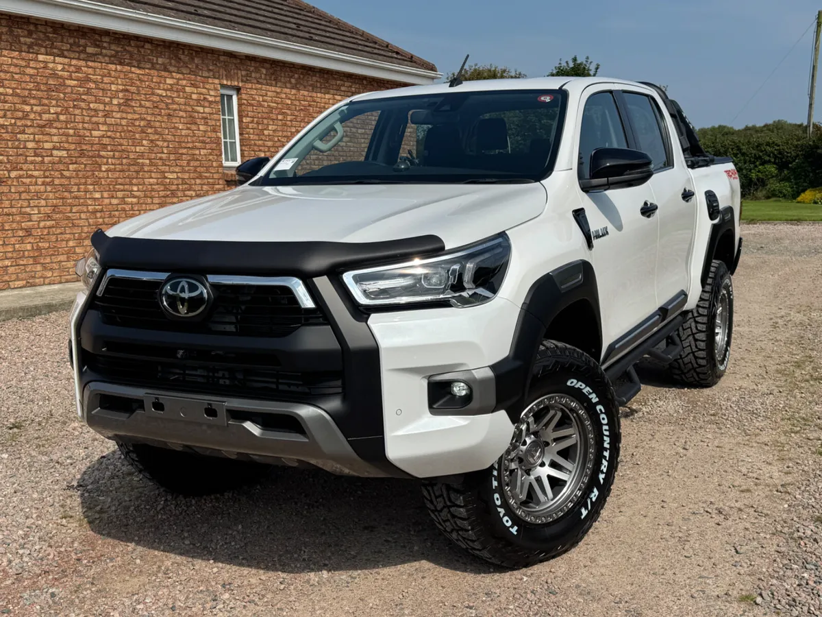 232 Toyota Hilux Z Edition Pick Up 2.4 Diesel - Image 2