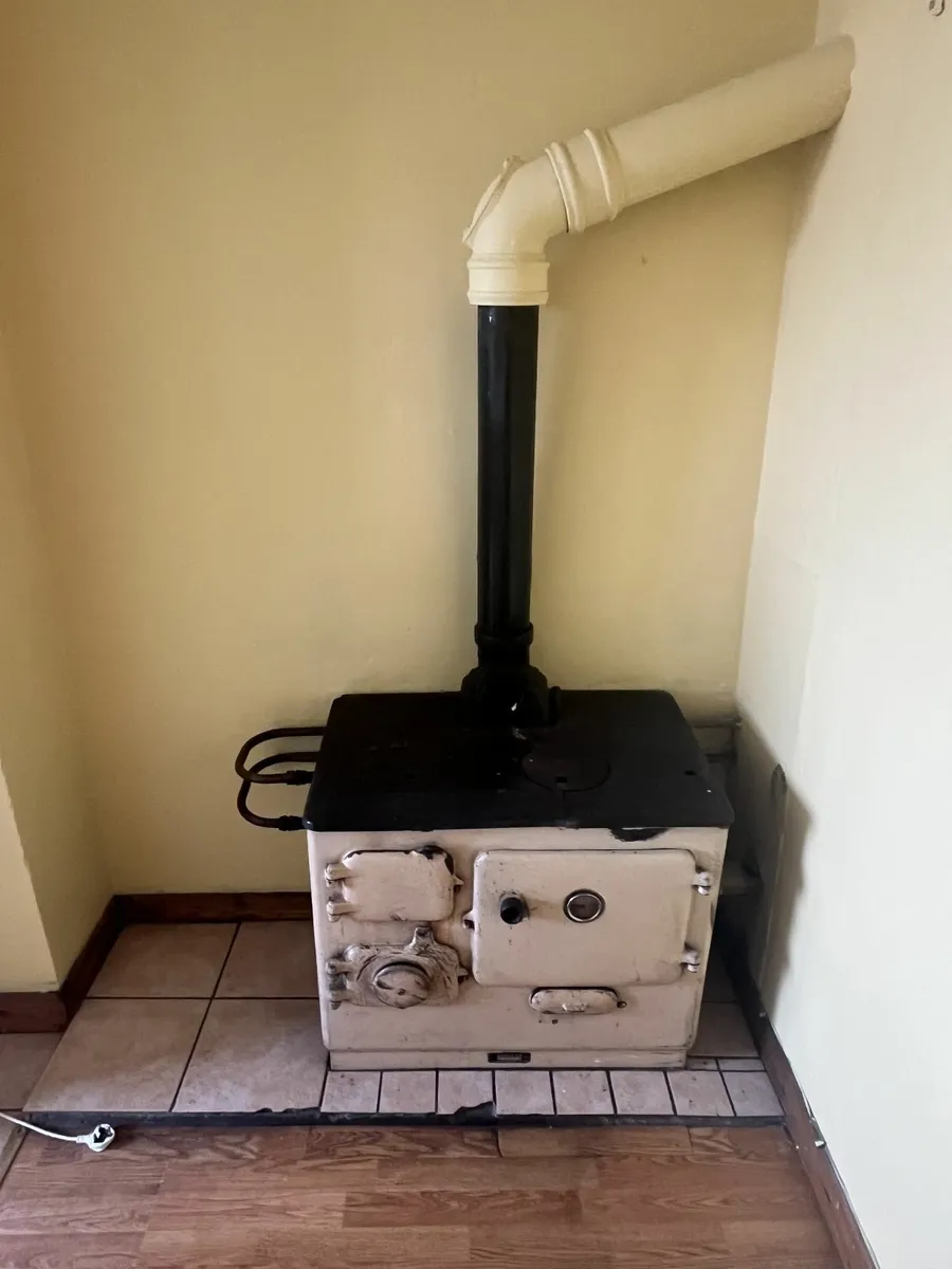 Solid fuel stove with boiler - Image 4