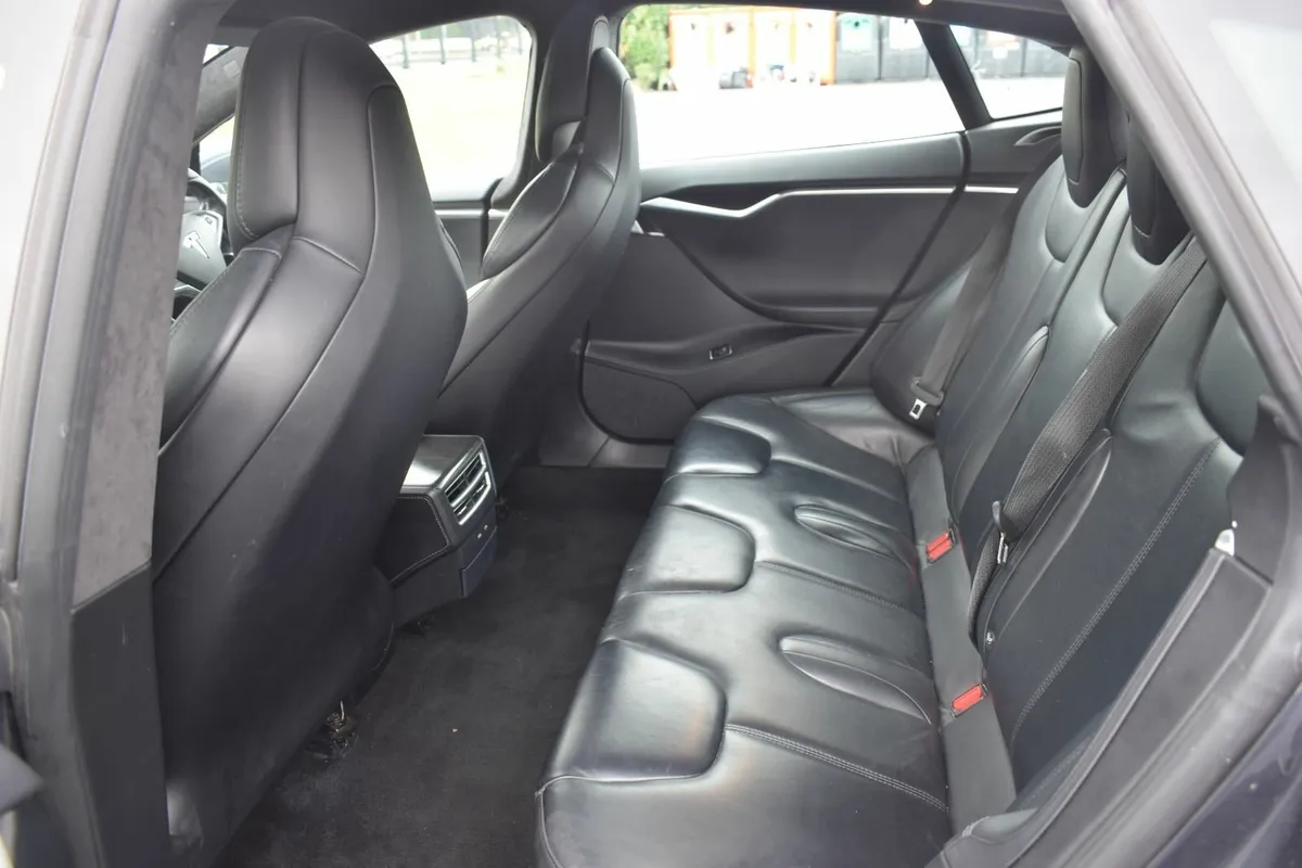 Tesla Model S 2017 - Image 2