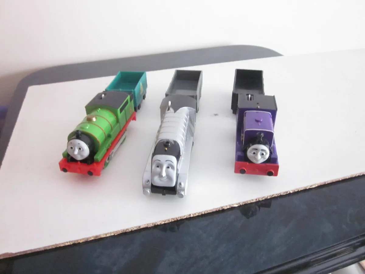 Three Thomas & Friends Motorised TrainEngines/Carr - Image 1