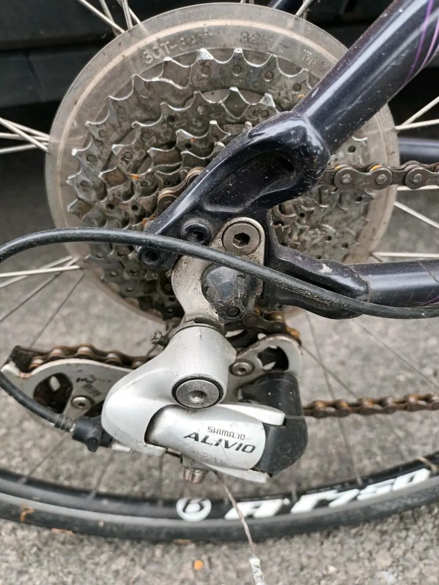 2 hybrid bicycles - Image 2