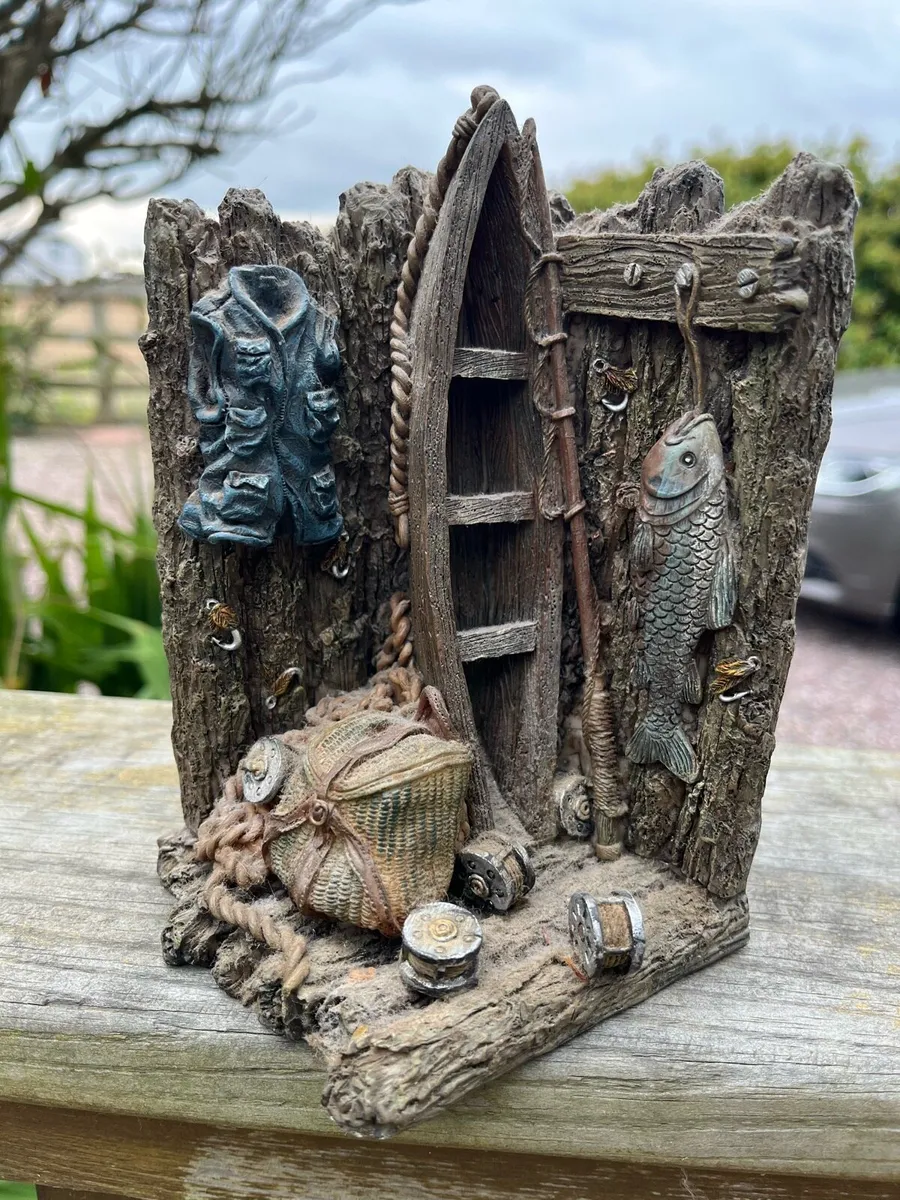 Book ends fishing interest - Image 4