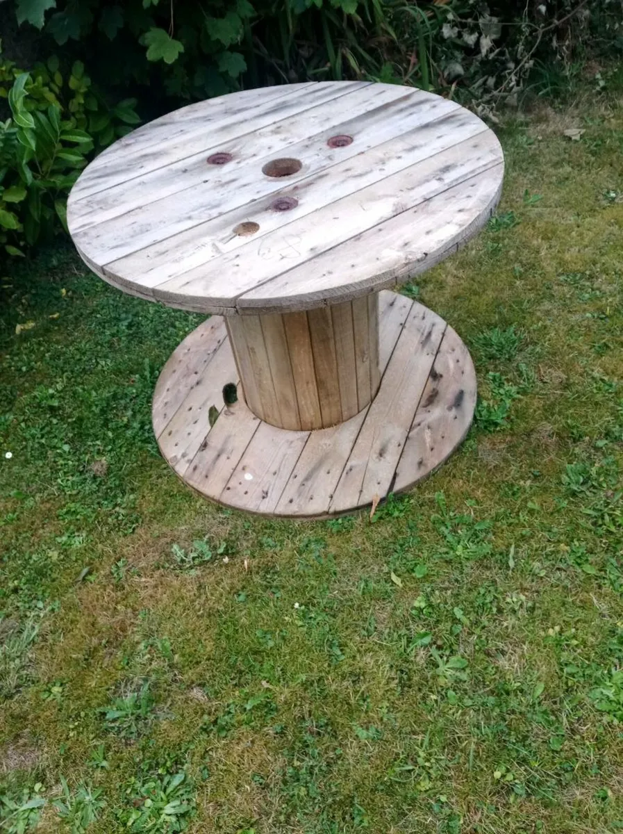 Garden table - Image 1