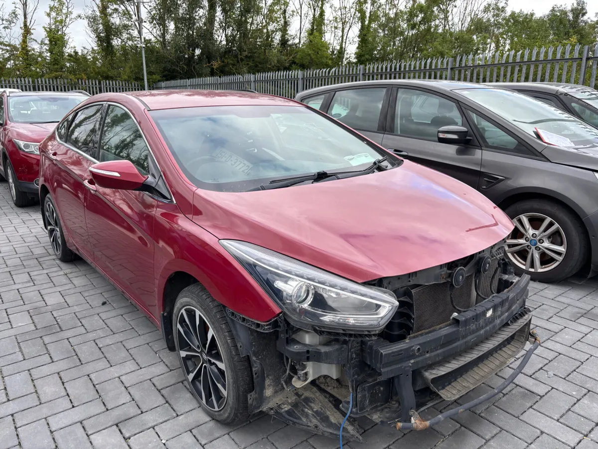 15 i40 EXC 1.7 Diesel 116km Drives - Image 2