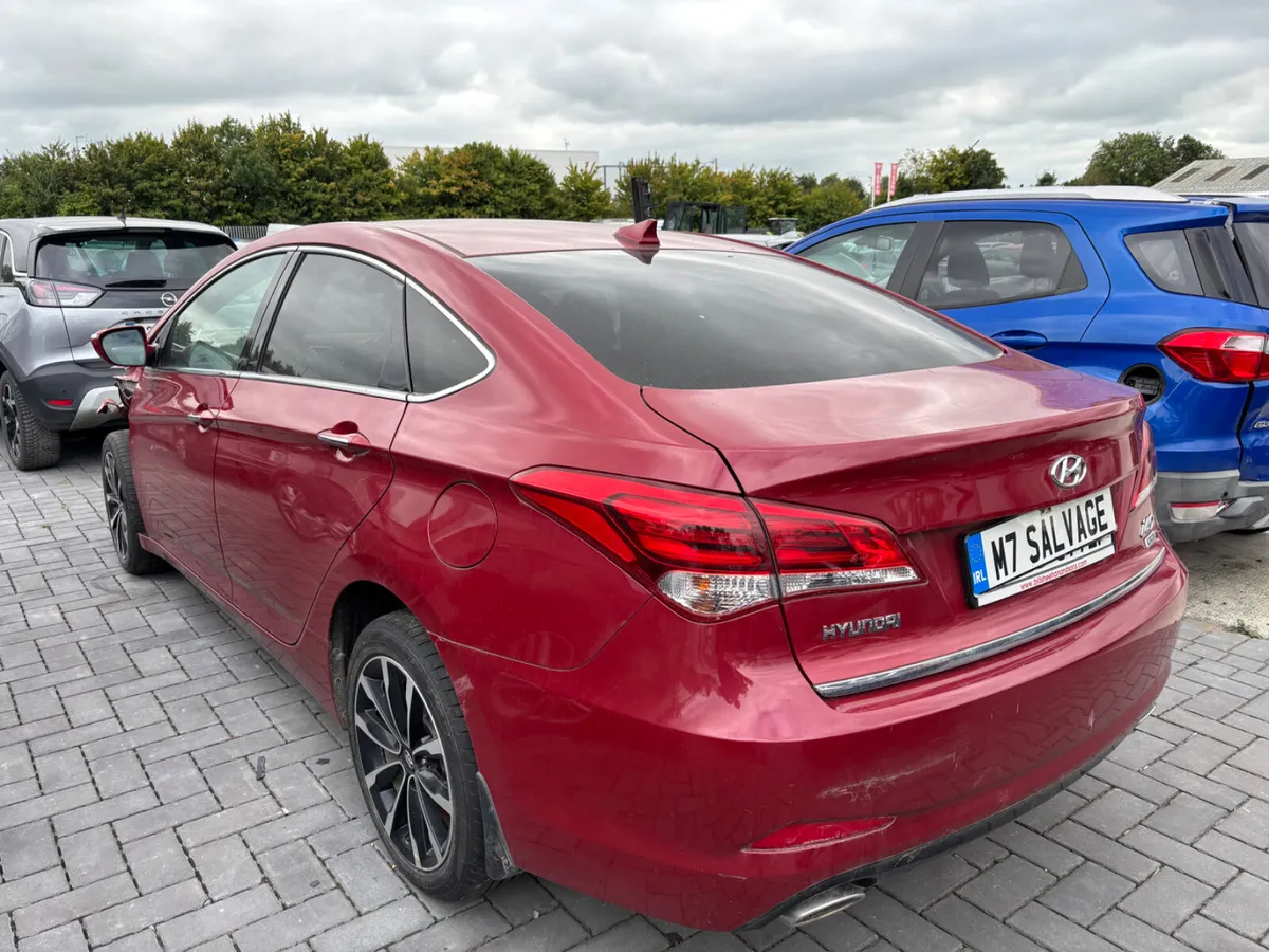 15 i40 EXC 1.7 Diesel 116km Drives - Image 4