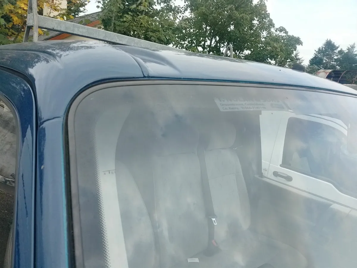 Volkswagen Transporter 2001 - Image 1