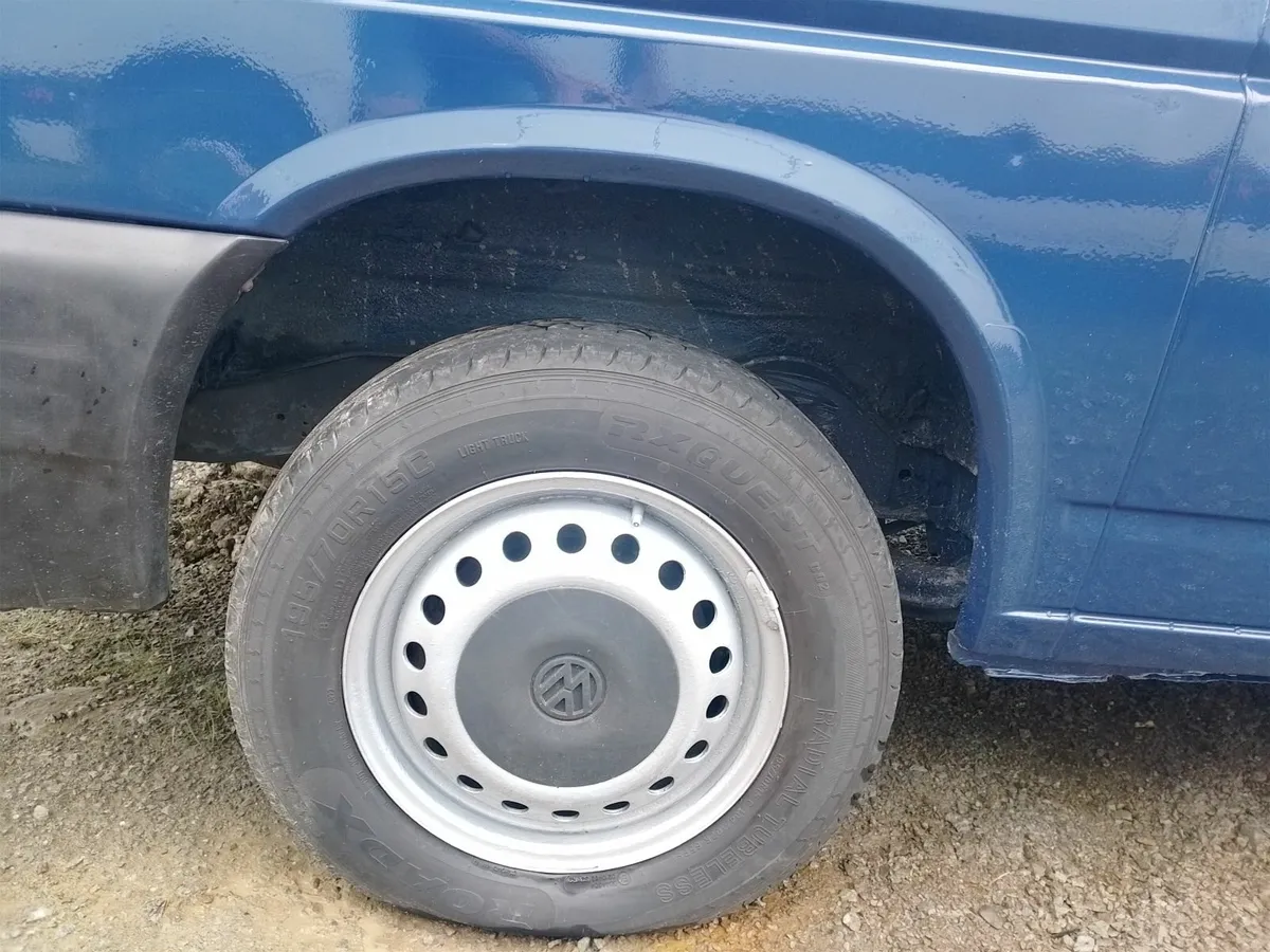 Volkswagen Transporter 2001 - Image 2