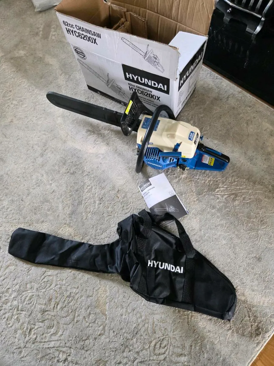 Hyundai chainsaw 62cc 20inch as new - Image 1