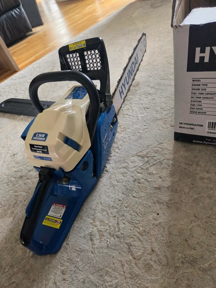 Hyundai chainsaw 62cc 20inch as new - Image 2