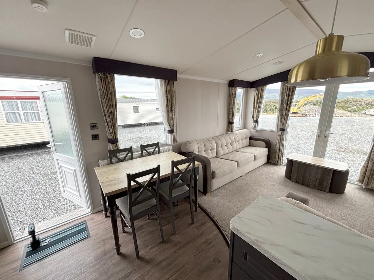40 x12 Swift 3 Bed, D/G & C/H, Free Delivery. 2020 - Image 4