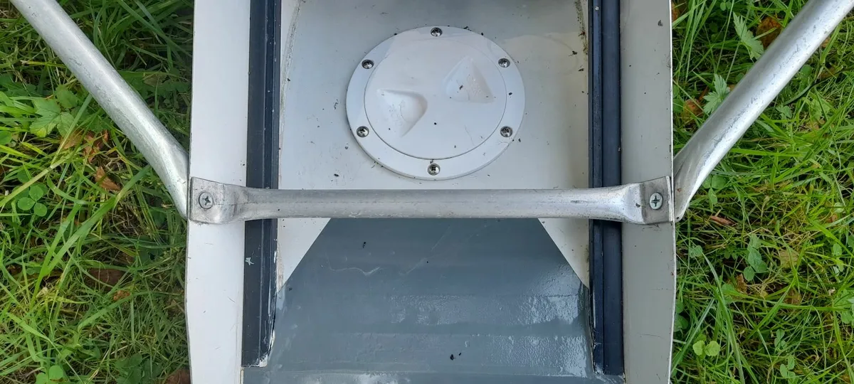 Single Scull Rowing Boat - Image 2