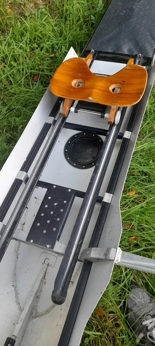 Single Scull Rowing Boat - Image 3