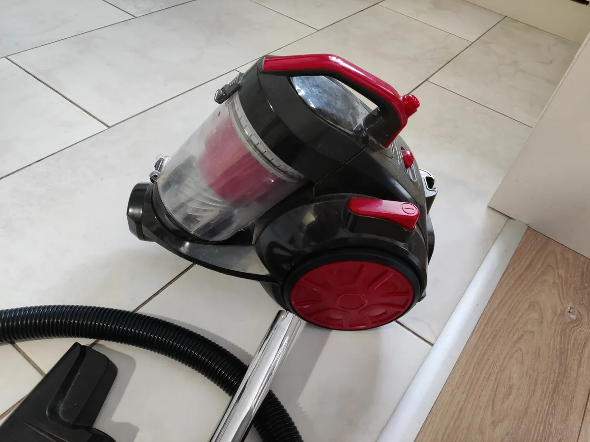 Vacuum cleaner - Image 1