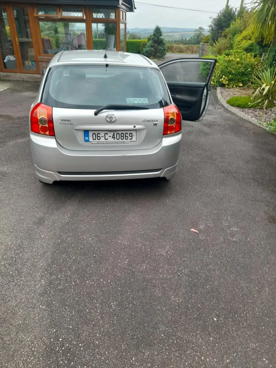 Toyota corolla - Image 4