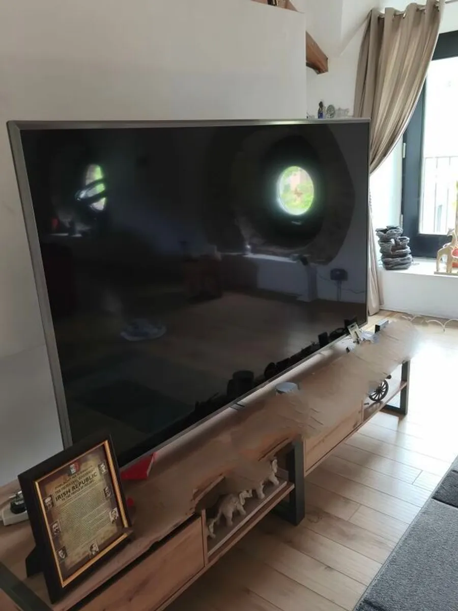 Lg Tv 75 ( Huge ) Tv. - Image 1