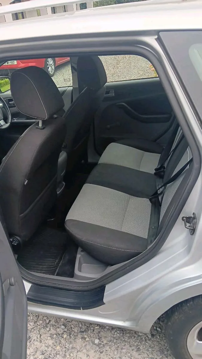 Ford Focus Estate - Image 2