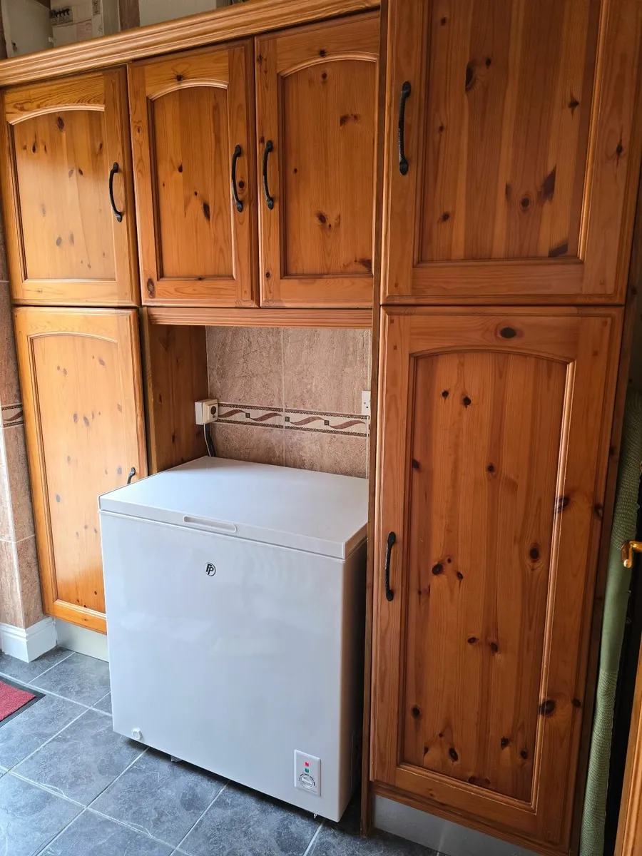 Kitchen contents - Image 1