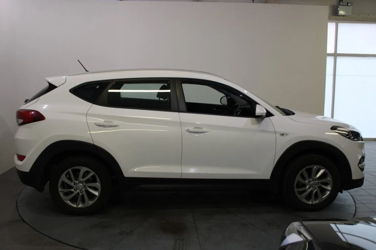 Hyundai Tucson Comfort 1.7 5DR - Image 3