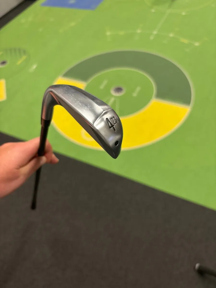 Srixon ZXi U 4 Utility (Reg Graphite) - Image 2