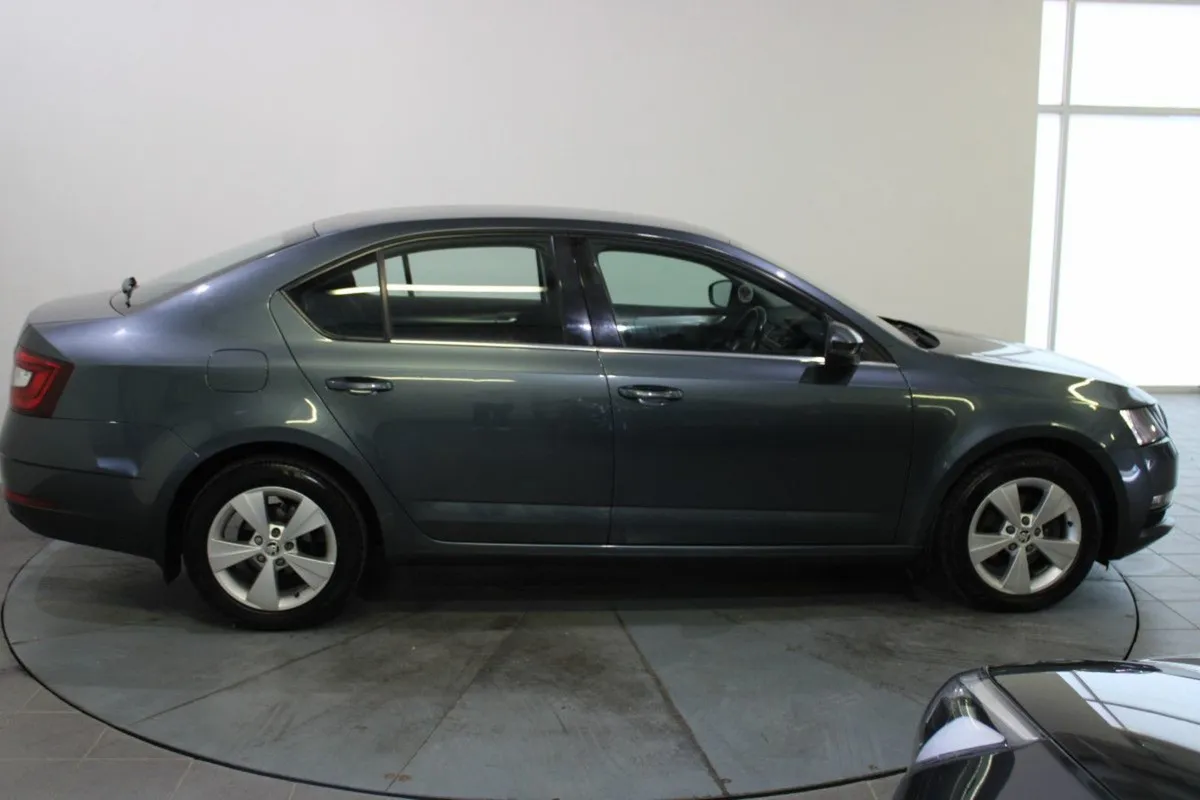 Skoda Octavia Ambition 1.6tdi 4DR - Image 4